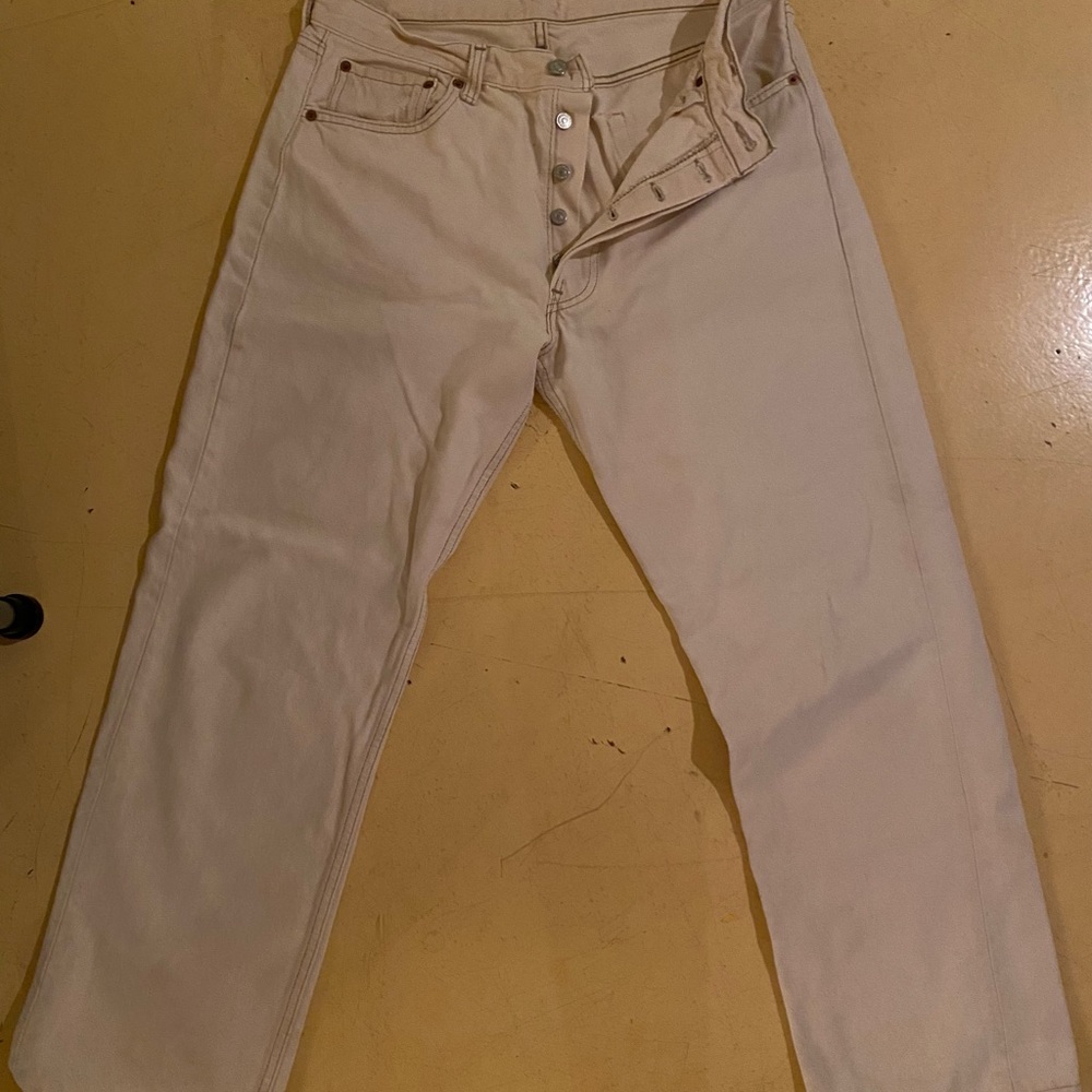 Cream colored vintage ‘97 Levi 501’s size 34/34